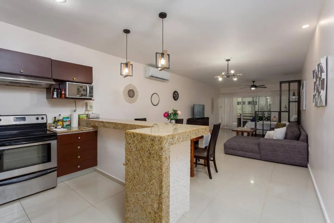 Affordable 1 Bedroom Condo For Families - Near 5Th Playa del Carmen Lägenhet